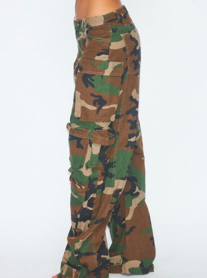 Camo Baddie Oversized Cargo Jeans - Baddie Kouture Boutique 